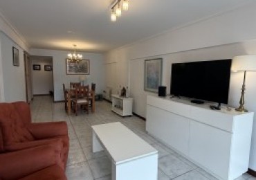 VENTA HERMOSO DEPARTAMENTO SEMIPISO 3 AMBIENTES C COCHE Y BAULERA 85 MTS LA PERLA SOBRE AV INDEPENDENCIA 