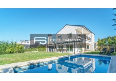 Propiedad 4 amb con gran jardin y piscina y excelentes calidades en el barrio privado Rumenco