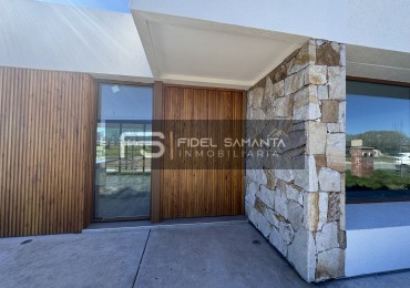 Casa 4 ambientes con piscina en el barrio privado Arenas Chico