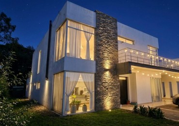 VENTA AMPLIA RESIDENCIA EN RUMENCO CON PISCINA