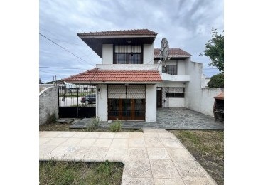 OPORTUNIDAD !! VENTA usd 40 MIL MAS CUOTAS  VENTA AMPLIA CASA 3 AMBIENTES CON PARQUE Y PARRILLA EN PUNTA MOGOTES 